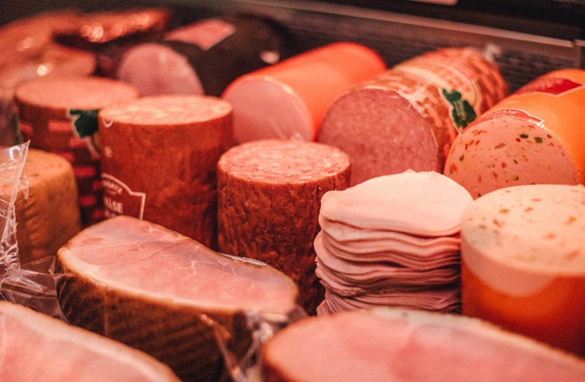 Auswahl an Aufschnitt und Frischwurst